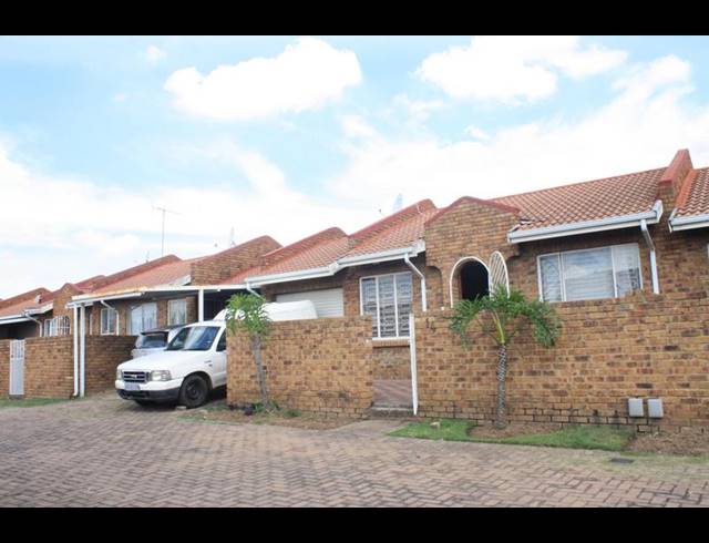 2 BEDROOM TOWNHOUSE FOR SALE IN NORKEM PARK